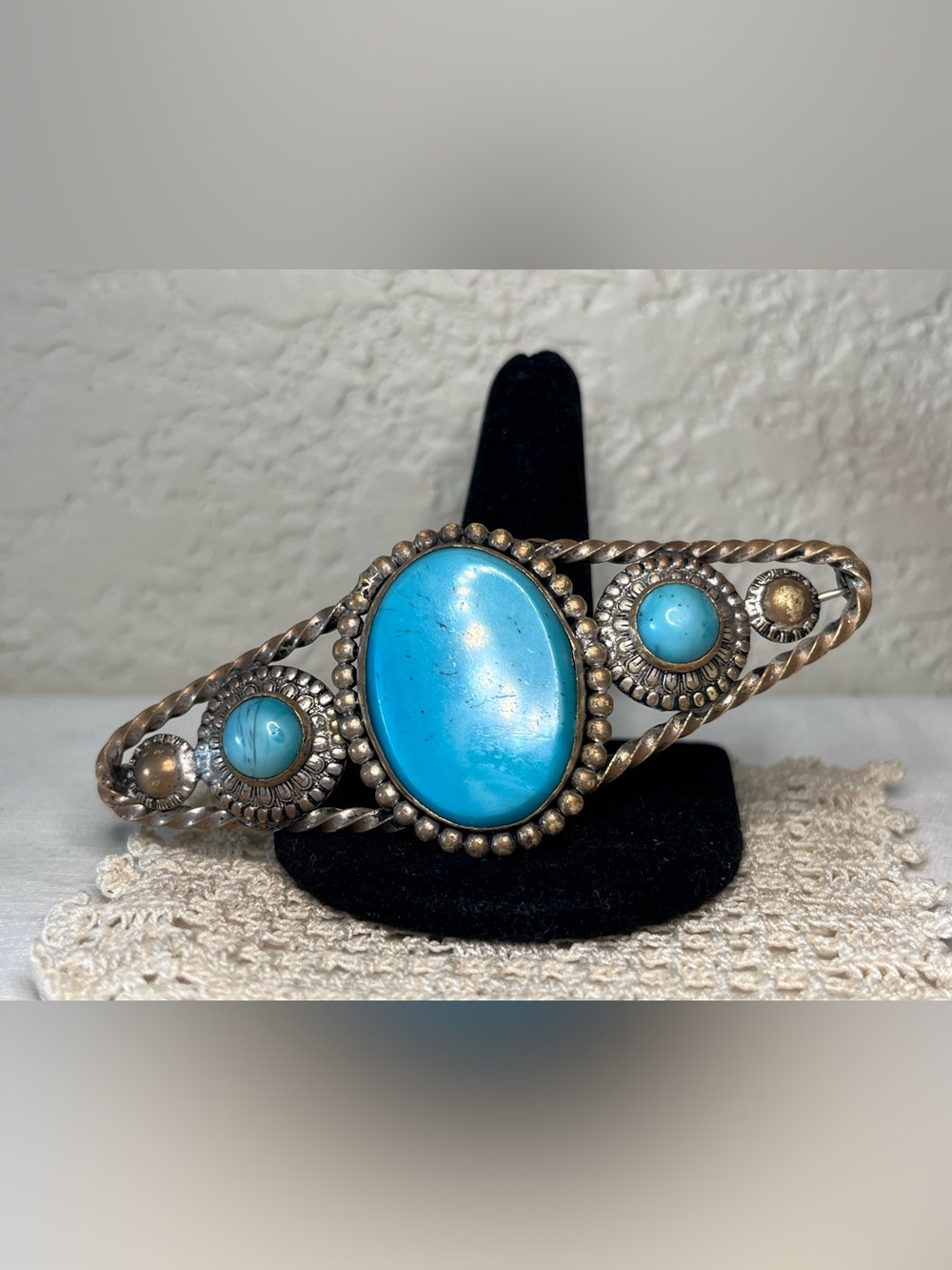 Vintage Southwestern Turquoise Blue Cabochon Silver Tone Brooch Pin,
oval